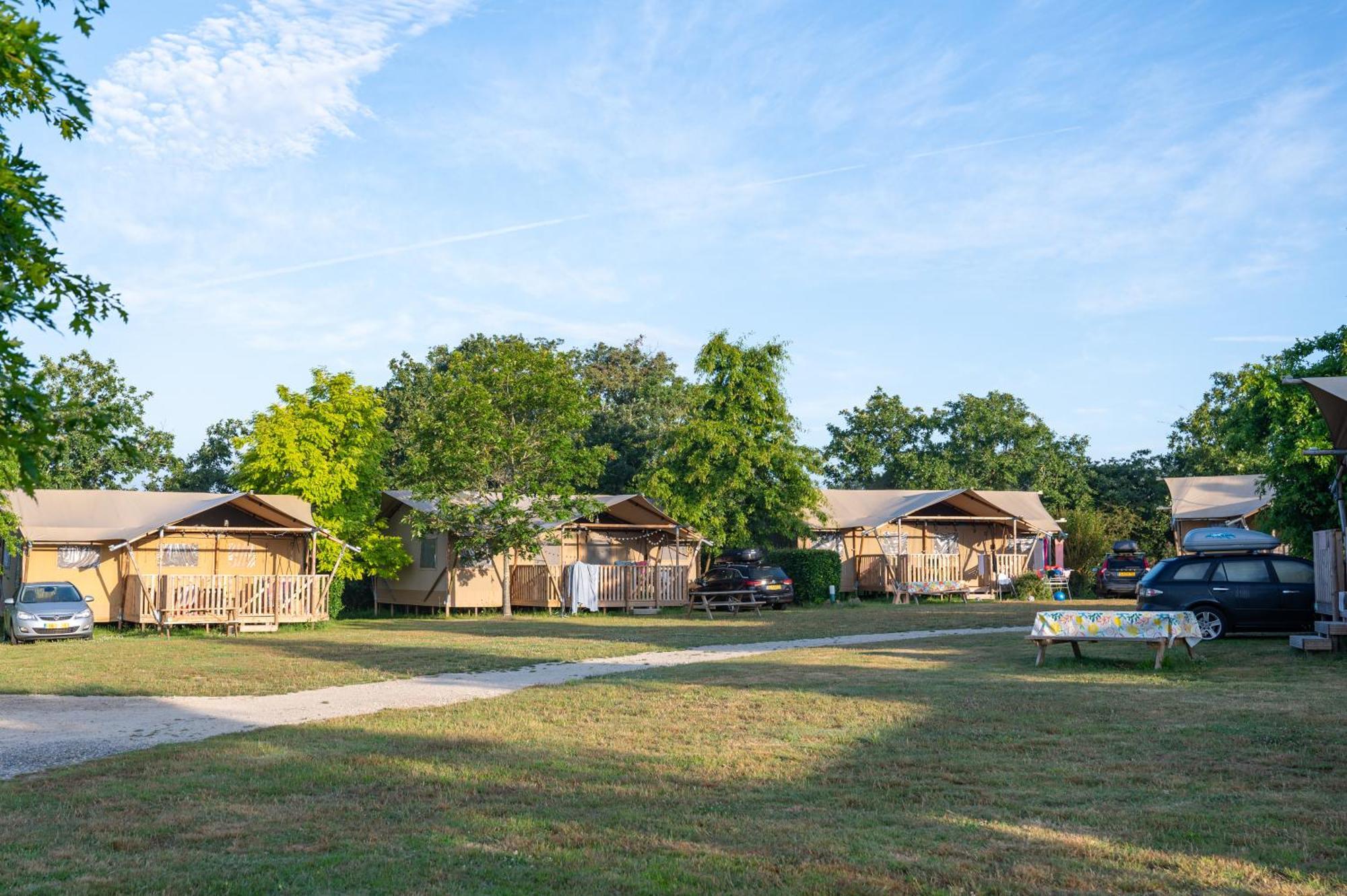 Camping Rcn La Ferme Du Latois Coex Exterior photo
